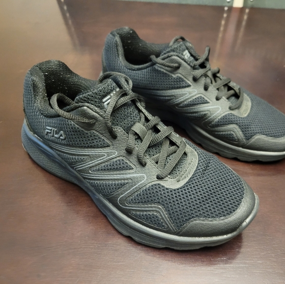 Black Women's FILA Sneakers Size 8 - Picture 1 of 5